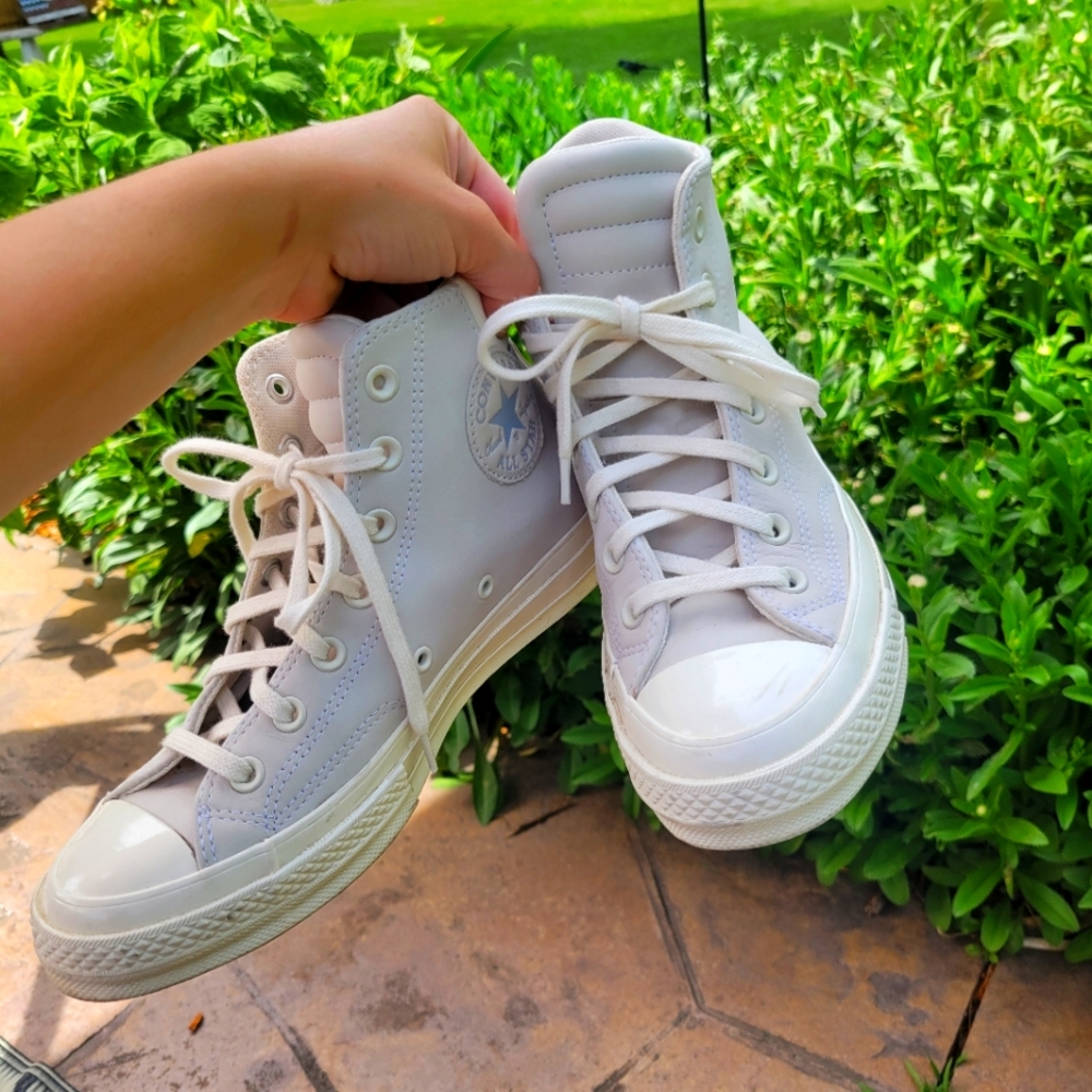 Leather converse hightops sz 8